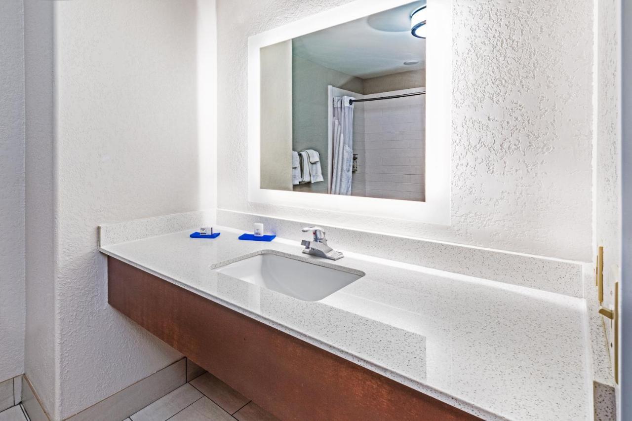 Holiday Inn Express & Suites Lafayette South By Ihg Екстериор снимка