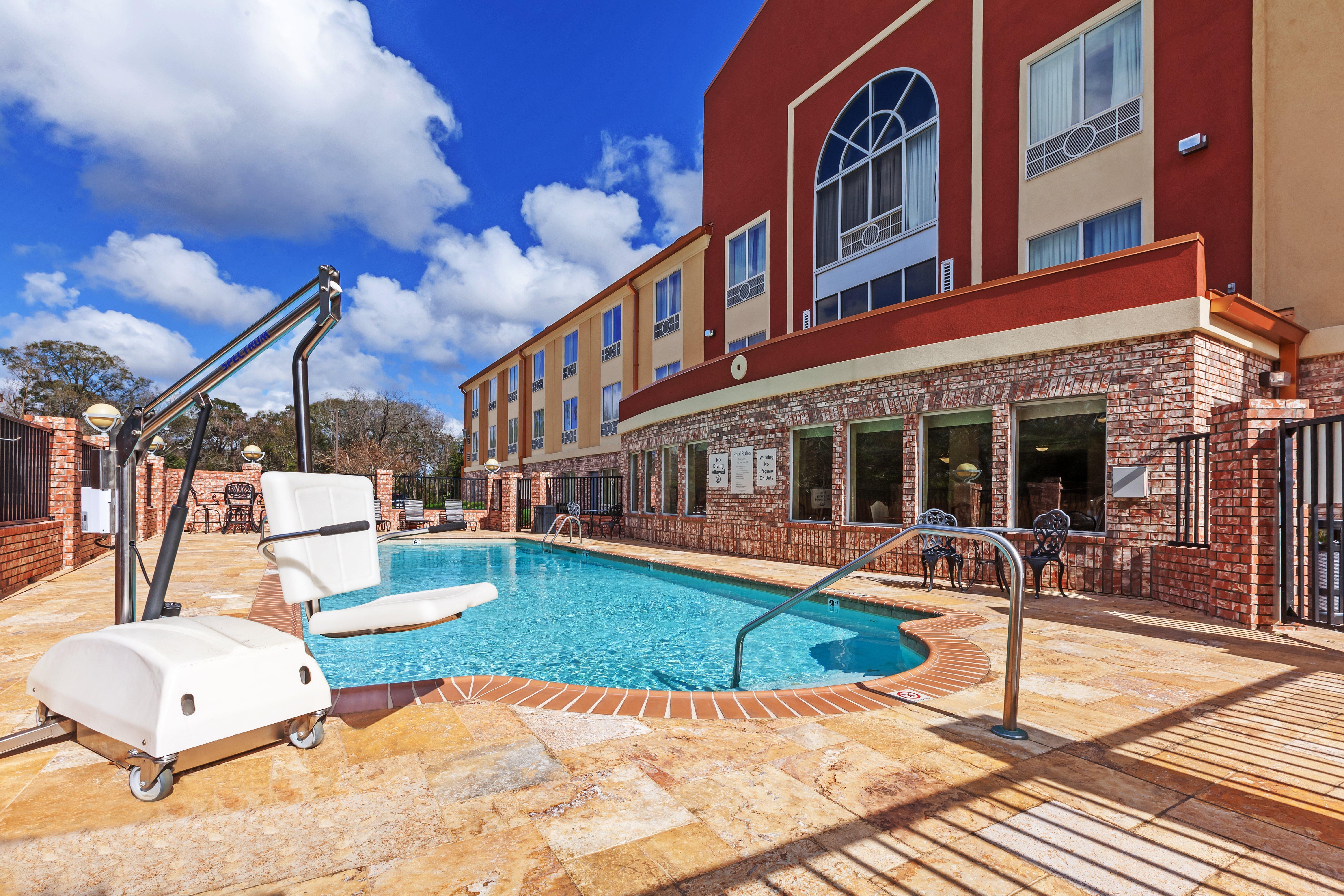 Holiday Inn Express & Suites Lafayette South By Ihg Екстериор снимка